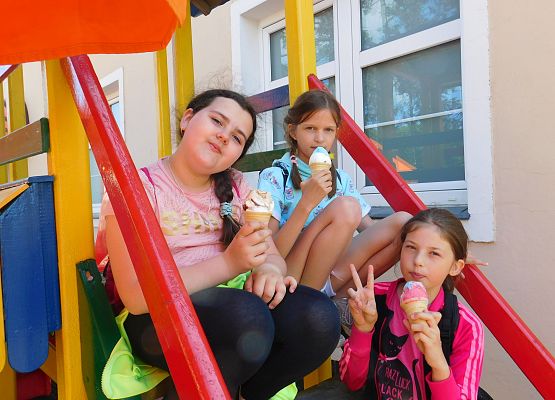 Klasa 3b w  Jumping Park Trampolin w Lęborku grafika