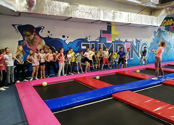 Klasa 3b w  Jumping Park Trampolin w Lęborku grafika