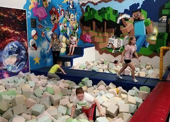 Klasa 3b w  Jumping Park Trampolin w Lęborku grafika