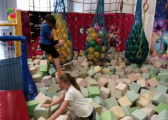 Klasa 3b w  Jumping Park Trampolin w Lęborku grafika