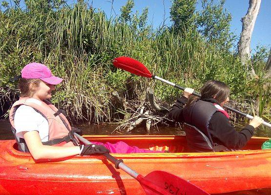 Kajakowa przygoda klasy 8e grafika