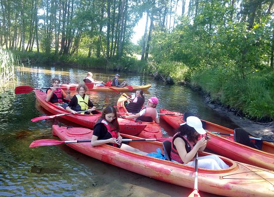 Kajakowa przygoda klasy 8e grafika