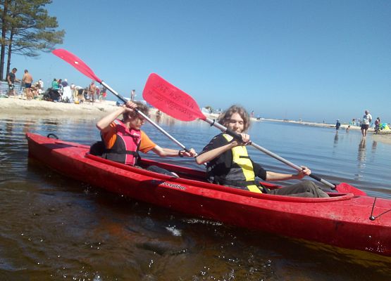 Kajakowa przygoda klasy 8e grafika