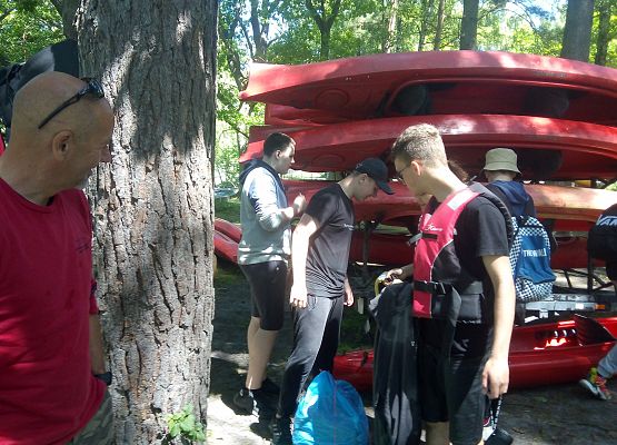 Kajakowa przygoda klasy 8e grafika