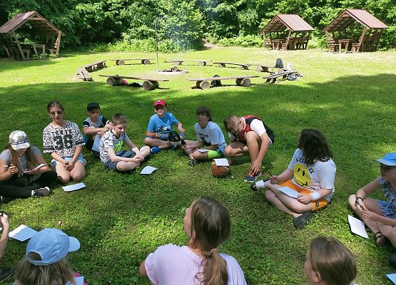 Lekcja przyrody kl. 4a w Uroczysku Drętowo grafika