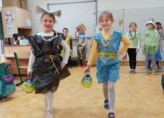 Podsumowanie projektu edukacyjnego: „Czytam z klasą lekturki spod chmurki” grafika