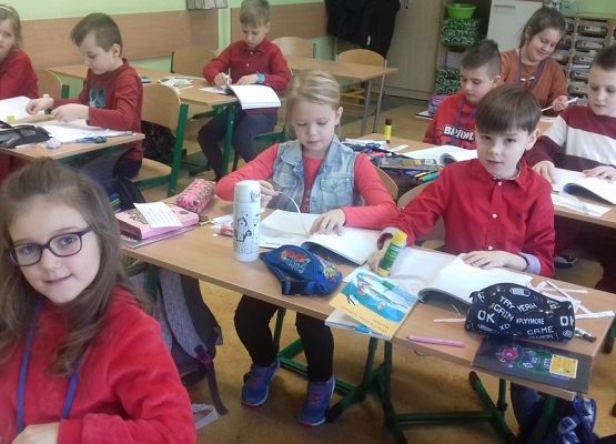 Podsumowanie projektu edukacyjnego: „Czytam z klasą lekturki spod chmurki” grafika