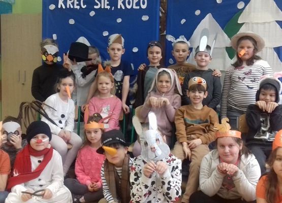 Podsumowanie projektu edukacyjnego: „Czytam z klasą lekturki spod chmurki” grafika