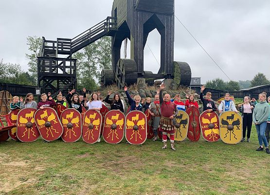 Lekcja historii w terenie grafika