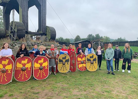 Lekcja historii w terenie grafika