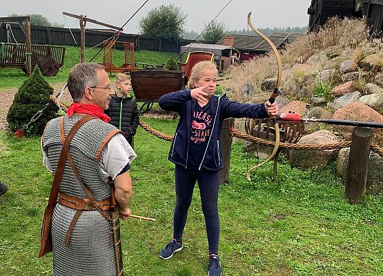 Lekcja historii w terenie grafika