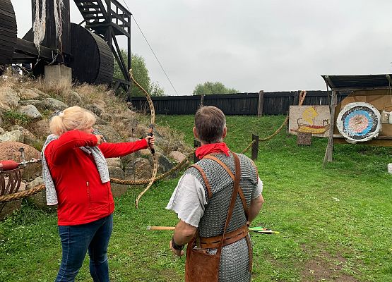 Lekcja historii w terenie grafika