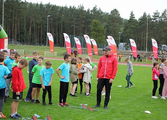 Z podwórka na bieżnię grafika