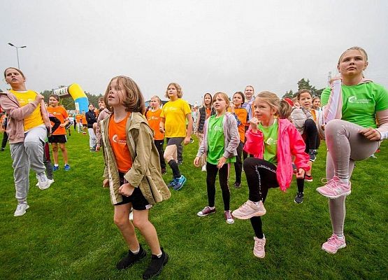 Z podwórka na bieżnię grafika