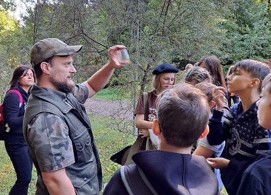 Lekcja przyrody klasy 8c w Drętowie grafika