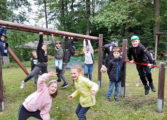 Lekcja przyrody w terenie grafika