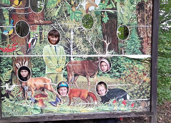 Lekcja przyrody w terenie grafika