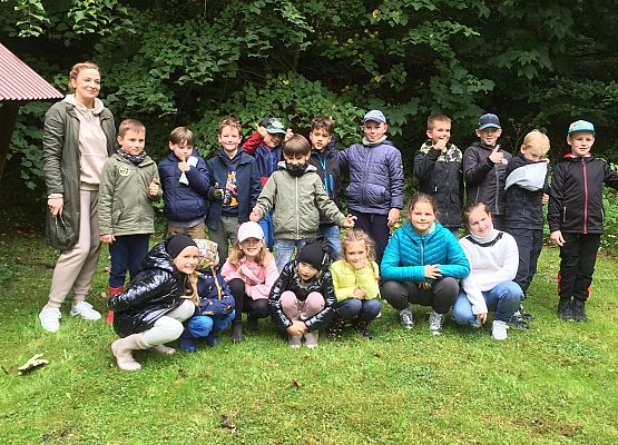 Lekcja przyrody w terenie grafika