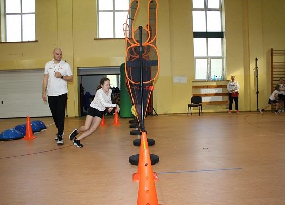 Szkolny Skills Challange 2021 - wygraj trening z Marcinem Gortatem zawitał do SP nr 1! grafika