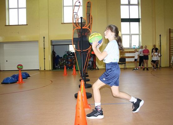 Szkolny Skills Challange 2021 - wygraj trening z Marcinem Gortatem zawitał do SP nr 1! grafika