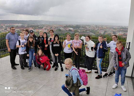 Klasy piąte na lekcji plastyki w muzeum i … grafika
