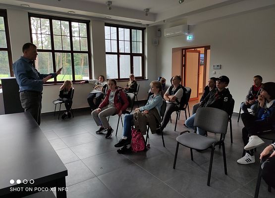 Klasy piąte na lekcji plastyki w muzeum i … grafika