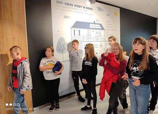 Klasy piąte na lekcji plastyki w muzeum i … grafika