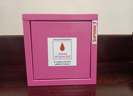 Różowa skrzyneczka w naszej szkole grafika