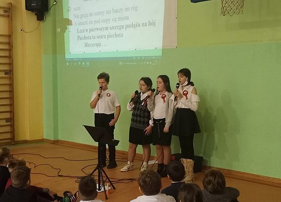 Narodowe Święto Niepodległości uczciliśmy śpiewem grafika