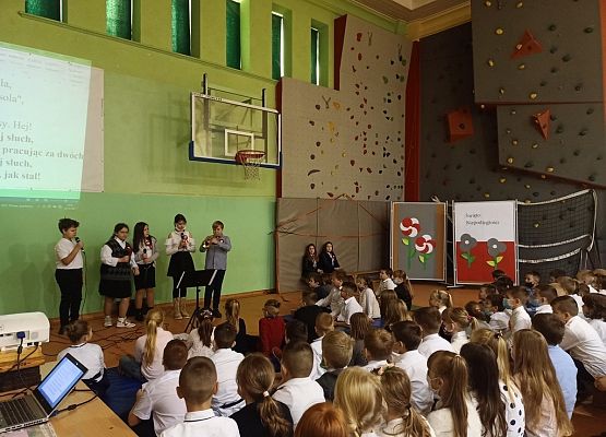 Narodowe Święto Niepodległości uczciliśmy śpiewem grafika