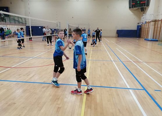 Młodzi siatkarze z sukcesami na Ogólnopolskim  Turnieju  Mini Piłki Siatkowej w Wałczu grafika