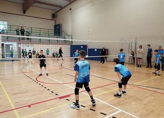 Młodzi siatkarze z sukcesami na Ogólnopolskim  Turnieju  Mini Piłki Siatkowej w Wałczu grafika