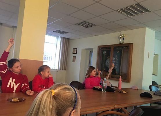 Uczniowie klasy 4c w Nadleśnictwie Lębork grafika