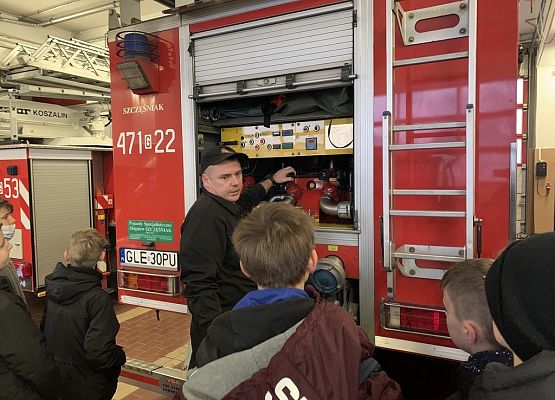 Kolejne klasy z wizytą w siedzibie Straży Pożarnej grafika