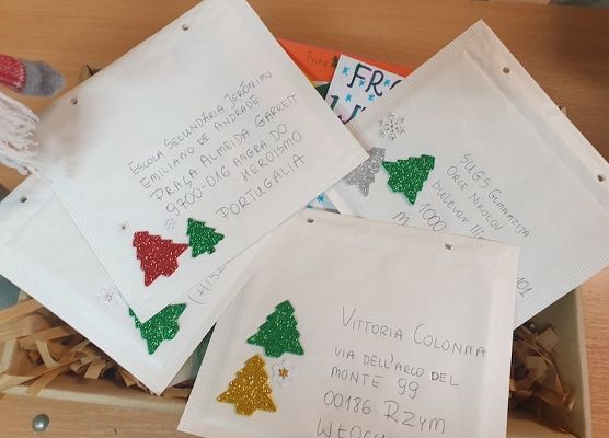 Merry Christmas, Frohe Weihnachten, Feliz Navidad, . świąteczne życzenia Erasmus+ grafika