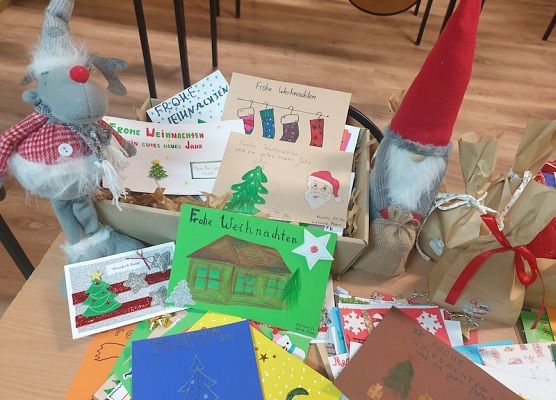 Merry Christmas, Frohe Weihnachten, Feliz Navidad, . świąteczne życzenia Erasmus+ grafika