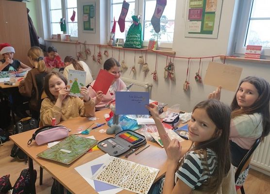 Merry Christmas, Frohe Weihnachten, Feliz Navidad, . świąteczne życzenia Erasmus+ grafika