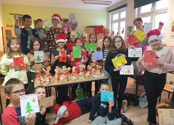 Merry Christmas, Frohe Weihnachten, Feliz Navidad, . świąteczne życzenia Erasmus+ grafika