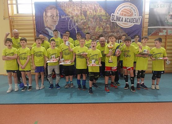 Młodzi siatkarze i ich sukcesy grafika