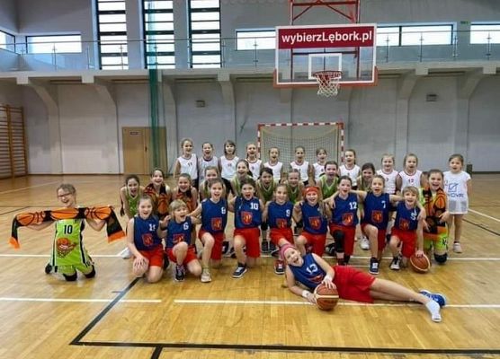 Pracowity weekend koszykarek grafika