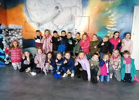 Wizyta klas Ib i Ic w Teatrze Lalki Tęcza w Słupsku grafika