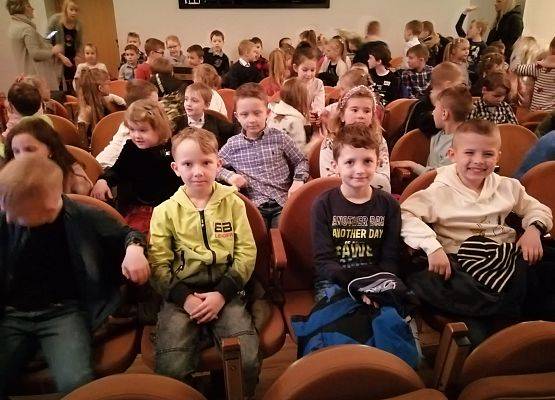 Wizyta klas Ib i Ic w Teatrze Lalki Tęcza w Słupsku grafika