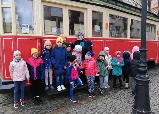 Wizyta klas Ib i Ic w Teatrze Lalki Tęcza w Słupsku grafika