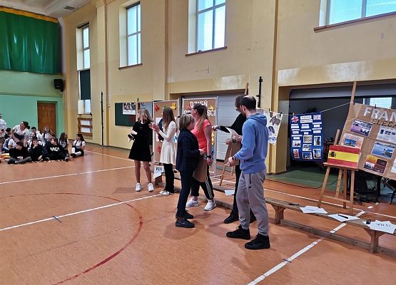 Dzień ciekawości świata grafika