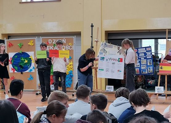 Dzień ciekawości świata grafika