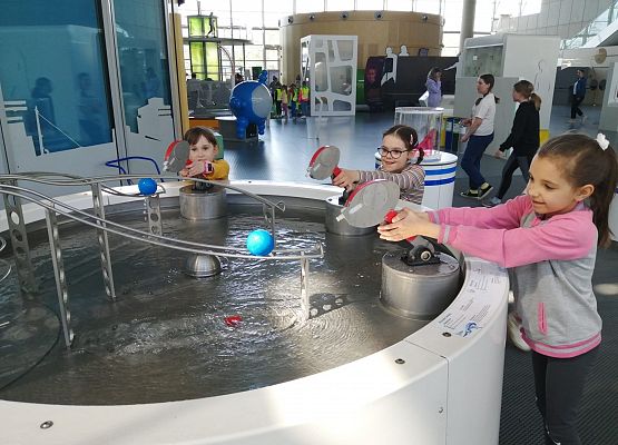 Wycieczka do Centrum Nauki Experyment w Gdyni grafika