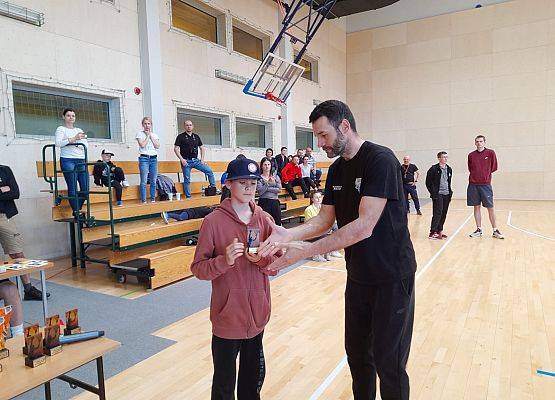 Uczniowie z UKS ,,jedynka" na Międzynarodowym Turnieju Koszykówki w Człuchowie grafika