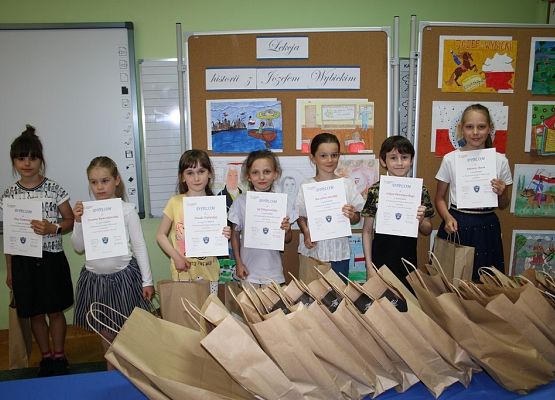 Lekcja historii z Józefem Wybickim - rozstrzygnięcie konkursu plastycznego grafika