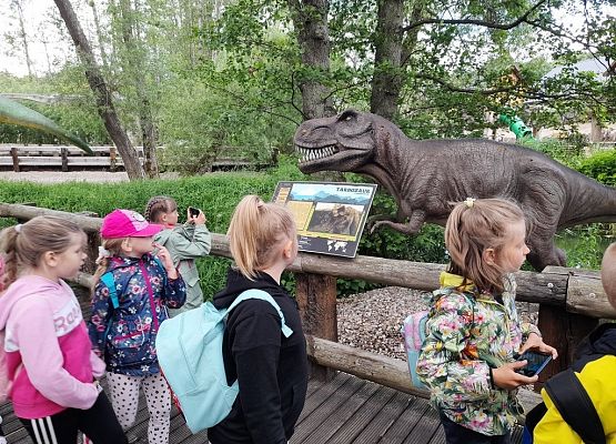 Wycieczka klasy 1D do Parku Ewolucji grafika