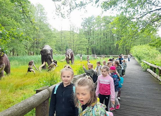 Wycieczka klasy 1D do Parku Ewolucji grafika